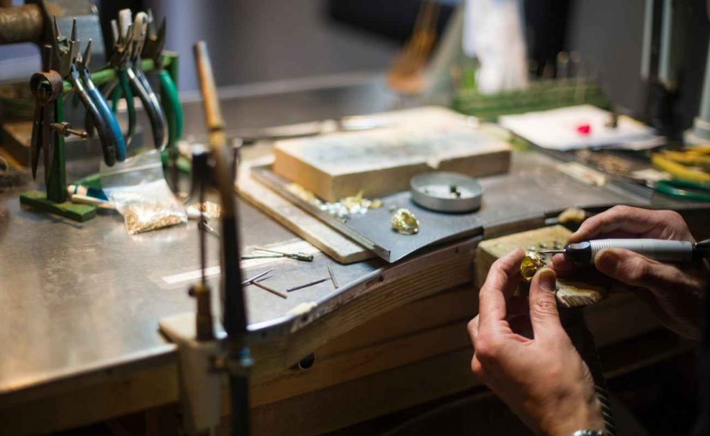 תכשיטים בעבודת יד